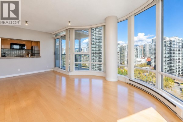 1907 1067 Marinaside Crescent, Vancouver, BC V6Z3A4 Photo 3