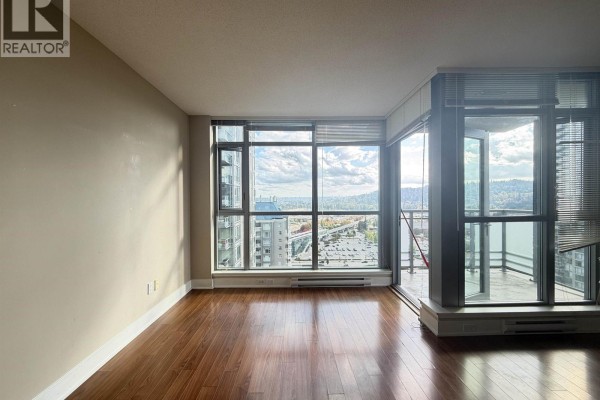 1908 3008 Glen Drive, Coquitlam, BC V3B0J5 Photo 5