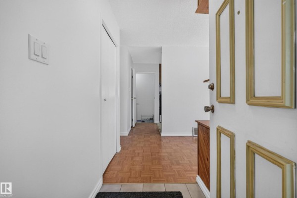Family room - 1908 62 St Nw, Edmonton, AB T6L1L9 Photo 4