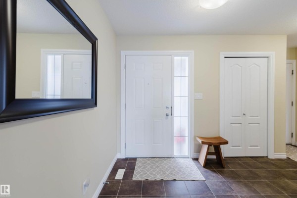 1908 Hammond Pl Nw, Edmonton, AB, photo 2