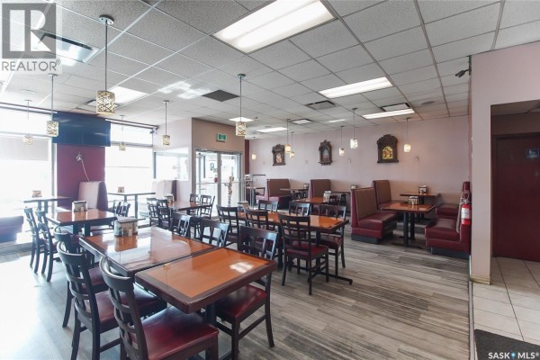 1908 Prince Of Wales Drive, Regina, SK S4Z1A4 Photo 5