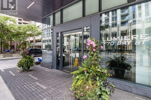 Living room - 1909 - 770 Bay Street, Toronto, ON M5G0A6 Photo 2