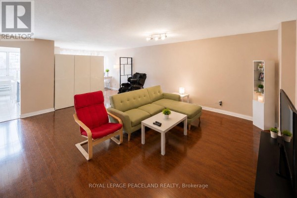 Den - 1909 - 80 Alton Towers Circle, Toronto, ON M1V5E8 Photo 2