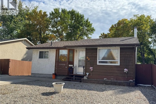 Residential for sale at 1909 7th Avenue E, Regina, SK - MLS® seP3yl