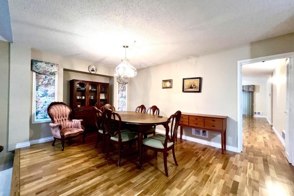 1909 E Southmere Crescent, Surrey, BC V4A6Z1 Photo 3