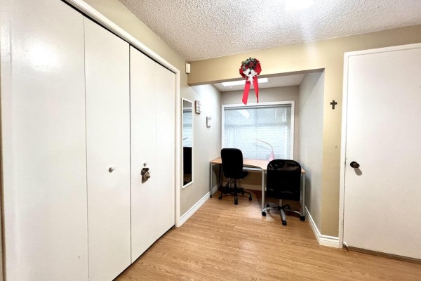 1909 E Southmere Crescent, Surrey, BC V4A6Z1 Photo 4