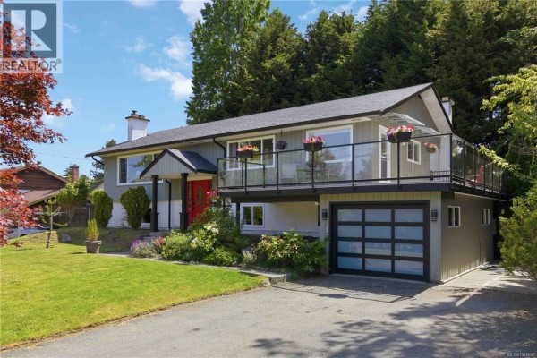 1909 Ferndale Rd, Saanich, BC, photo 2