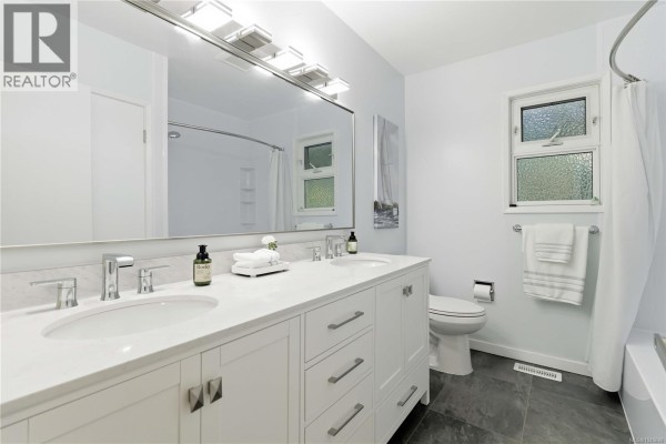 Storage - 1909 Ferndale Rd, Saanich, BC V8N2Y4 Photo 4