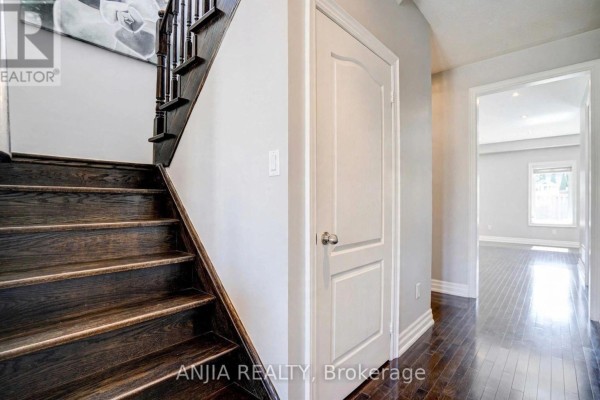 191 Reeves Way Boulevard, Whitchurch Stouffville, ON, photo 3