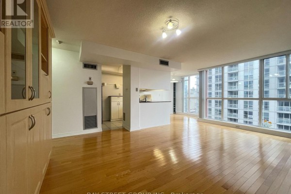 1910 - 736 Bay Street, Toronto, ON, photo 3