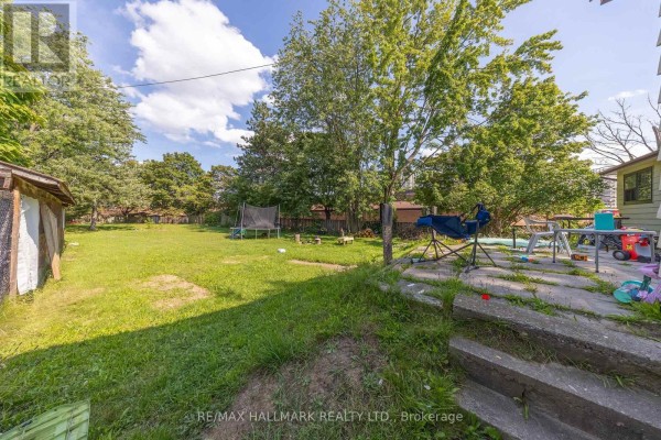 Front view of the house with a single garage and stone steps - 1911 Glenview Road, Pickering