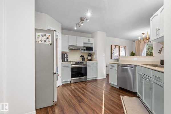 Family room - 1912 35a Av Nw, Edmonton, AB T6T1Y9 Photo 4