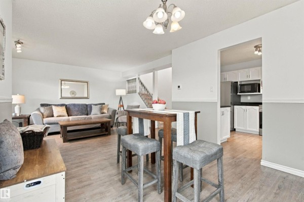 Kitchen - 1912 6 St, Cold Lake, AB T9M1M3 Photo 3