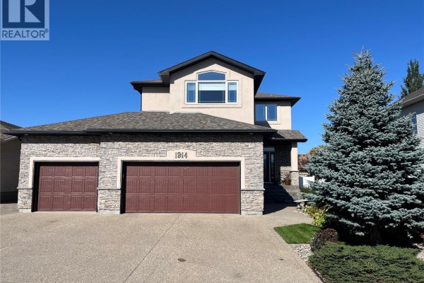 1914 Laurier Crescent E, Regina