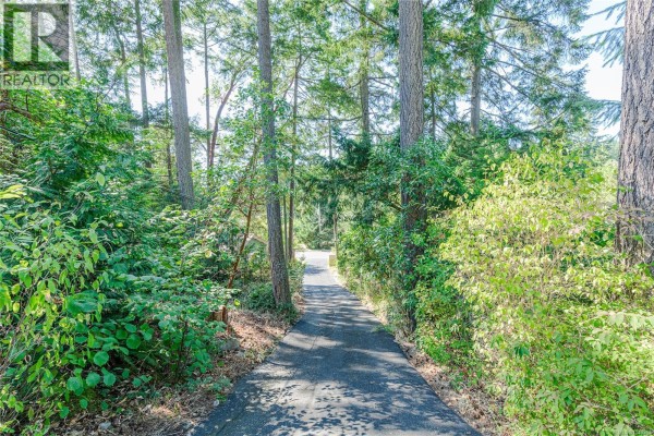 1914 Sandover Rd, North Saanich, BC, photo 2