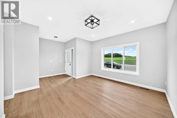 Kitchen - 1915 Mccaskill Drive, Crossfield, AB T0M0S0 Photo 5