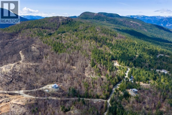 1915 Wallace Wood Way, Qualicum Beach, BC V9K2S3 Photo 4
