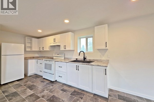 Laundry room - 1916 Balsam Avenue, Quesnel, BC V2J3Y9 Photo 3