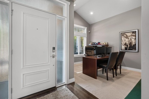 19160 69 Avenue, Surrey, BC V4N0A4 Photo 4