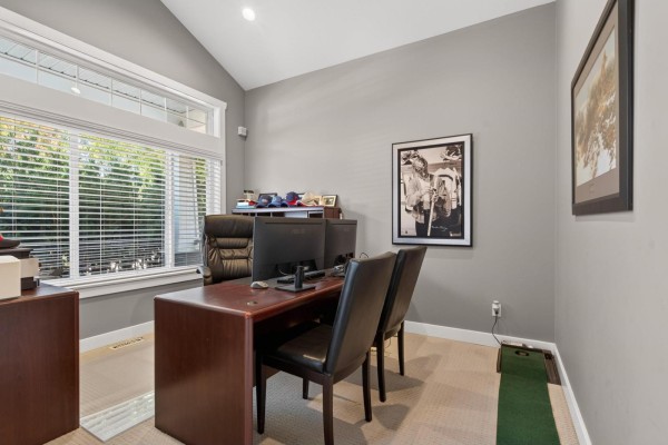 19160 69 Avenue, Surrey, BC V4N0A4 Photo 5