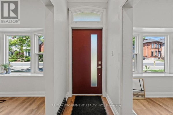 192 Victoria Avenue N, Hamilton, ON, photo 2
