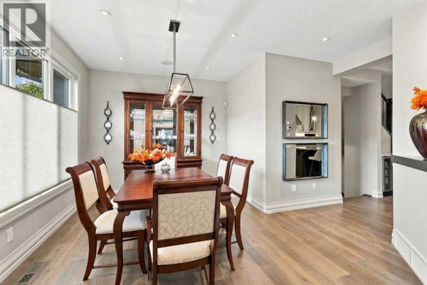 Living room - 1920 43 Avenue Sw, Calgary, AB T2T2M9 Photo 3