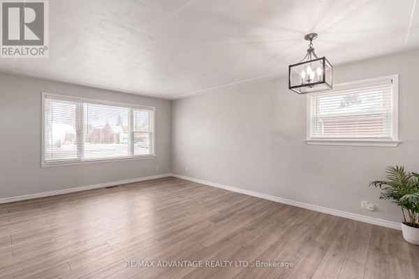 Living room - 1920 Duluth Crescent, London East, ON N5V1H7 Photo 4