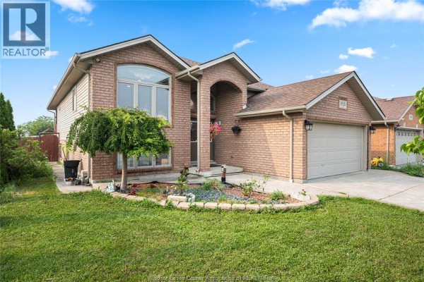 4pc Ensuite bath - 1920 Manitoba Street, Windsor, ON N9B3H8 Photo 2