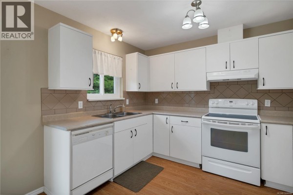Kitchen - 1920 Raven Pl, Campbell River, BC V9W7H8 Photo 5