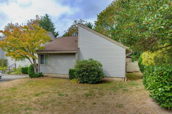 19207 Fairway Drive, Surrey, BC V3S5M8 Photo 4