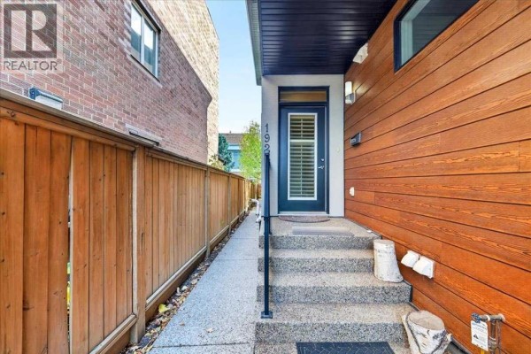 4pc Bathroom - 1922 29 Street Sw, Calgary, AB T3E2J8 Photo 3