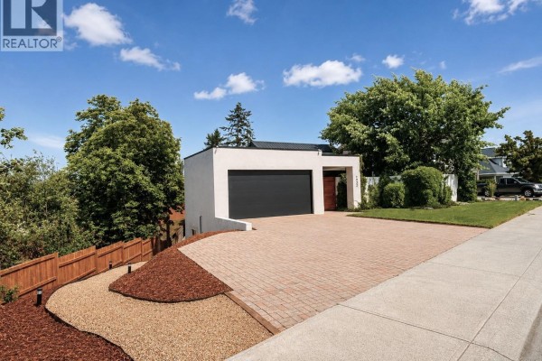 1922 Glen Gary Drive, Kamloops, BC, photo 2