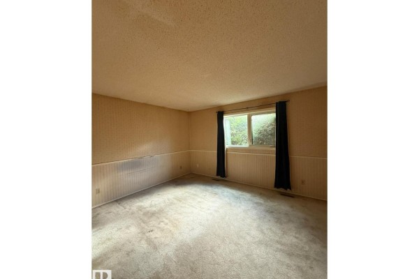 Family room - 1923 56 St Nw, Edmonton, AB T6L1L6 Photo 4