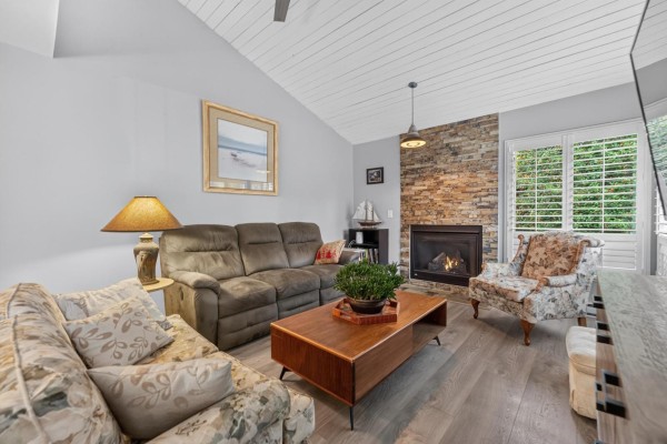 19230 Fairway Drive Drive, Surrey, BC V3S5M8 Photo 4
