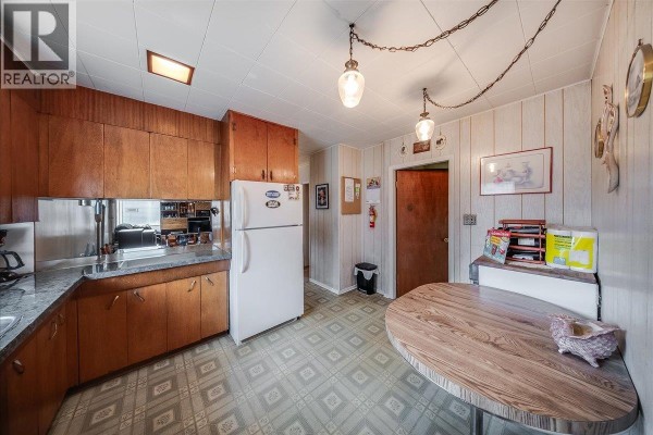 Laundry room - 1924 Davis Street, Rossland, BC V0G1Y0 Photo 4
