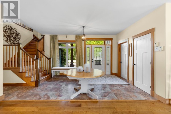 Foyer - 1927 Clarkin Road, North Wiltshire, PE C0A1Y0 Photo 5