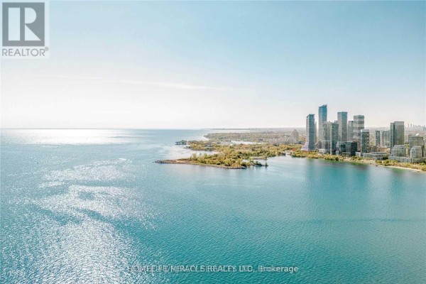 1928 Lakeshore Boulevard W, Toronto, ON, photo 2