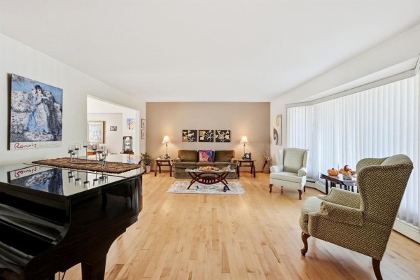 Eat in kitchen - 193 Athlone Drive, Winnipeg, MB R3L3L6 Photo 3