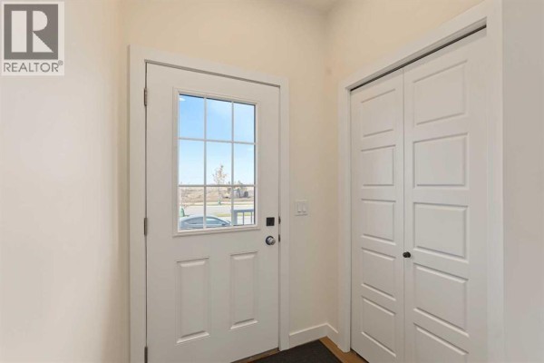 Living room - 193 Bridgeport Gate, Chestermere, AB T1X3E2 Photo 3