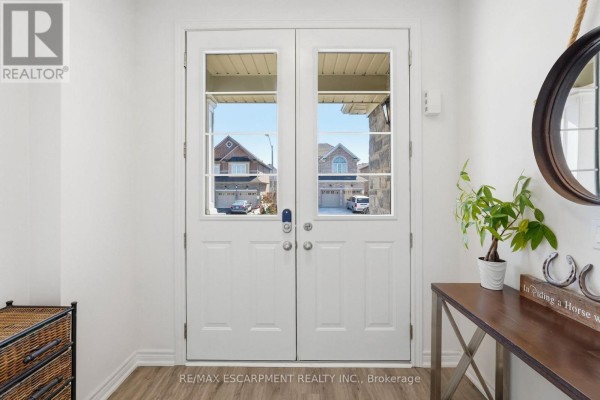 193 Whittington Drive, Hamilton, ON L9K0H6 Photo 3