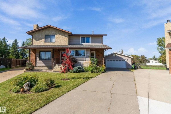 Family room - 1930 104 St Nw, Edmonton, AB T6J5A7 Photo 4