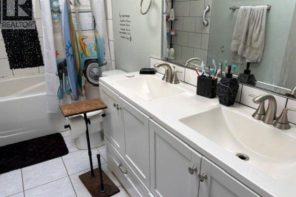 Ensuite - 1932 Embleton Cres, Courtenay, BC V9N6N8 Photo 2
