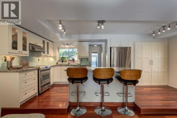 Kitchen - 1934 Broadview Road Nw, Calgary, AB T2N3H7 Photo 4