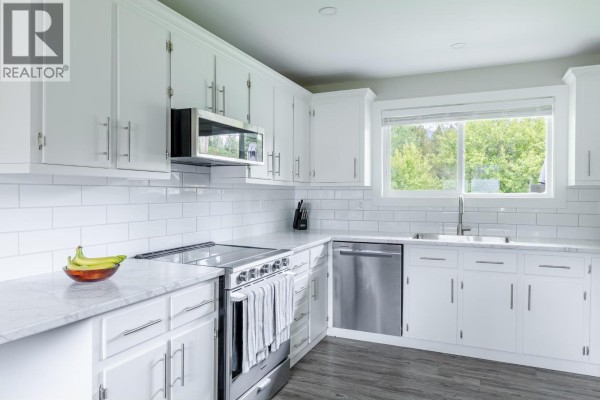 Kitchen - 1934 Cranberry Place, Valemount, BC V0E2Z0 Photo 4