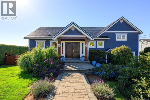 1935 Taylor Ave, Comox, BC, photo 2