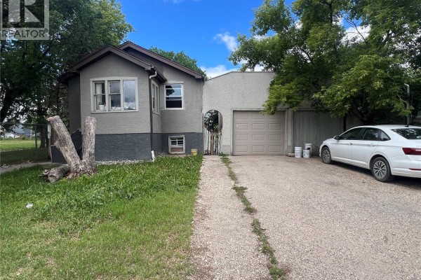 Kitchen - 1936 Broder Street, Regina, SK S4N3S1 Photo 2