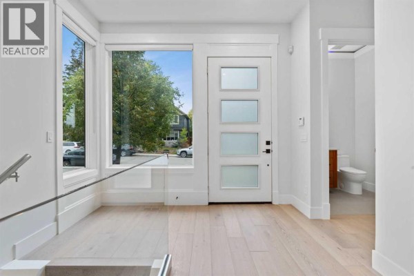 Foyer - 1937 44 Avenue Sw, Calgary, AB T2T2N7 Photo 3