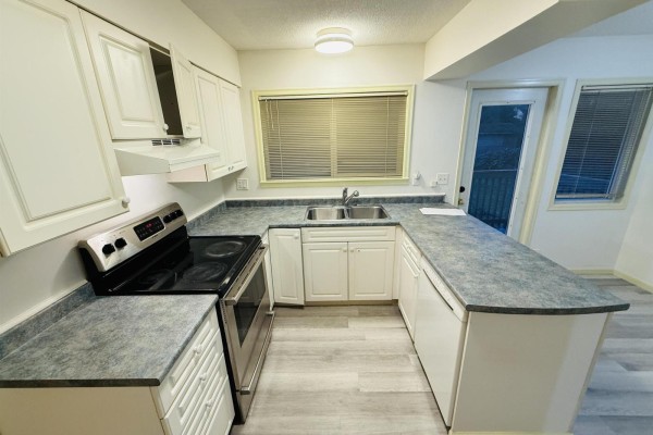19371 76 Avenue, Surrey, BC, photo 2