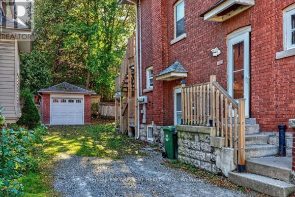 194 Delaware Avenue, Hamilton, ON L8M1W1 Photo 3