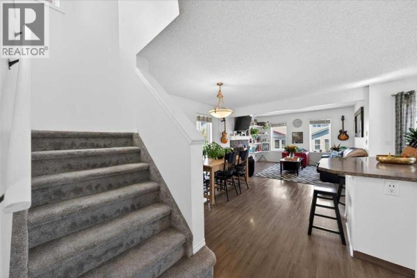 Living room - 194 Everoak Gardens Sw, Calgary, AB T2Y0C6 Photo 4
